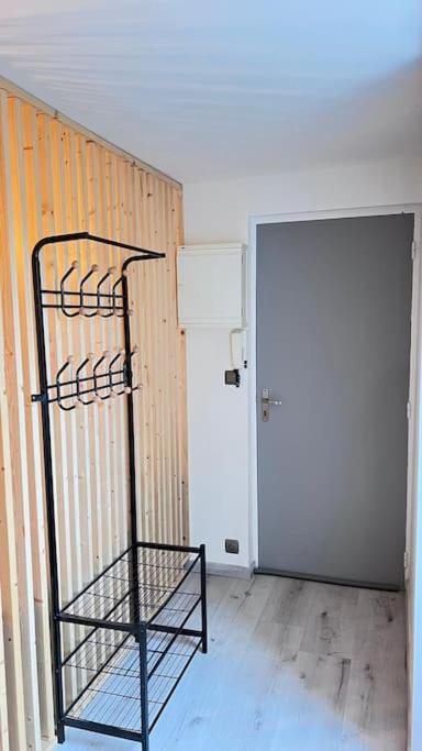 Logement Moderne Au Coeur Du Village Saint-Georges-de-Luzencon Exterior photo